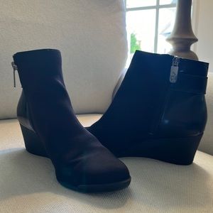 Anne Klein wedge ankle booties - Size 8